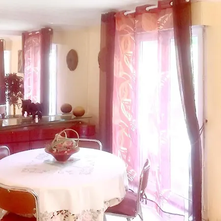 With 2 Bedrooms In With Balcony And Wifi Daire